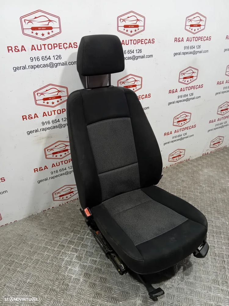 Conjunto de Bancos BMW Série 3 E92 em Tecido Original - 9