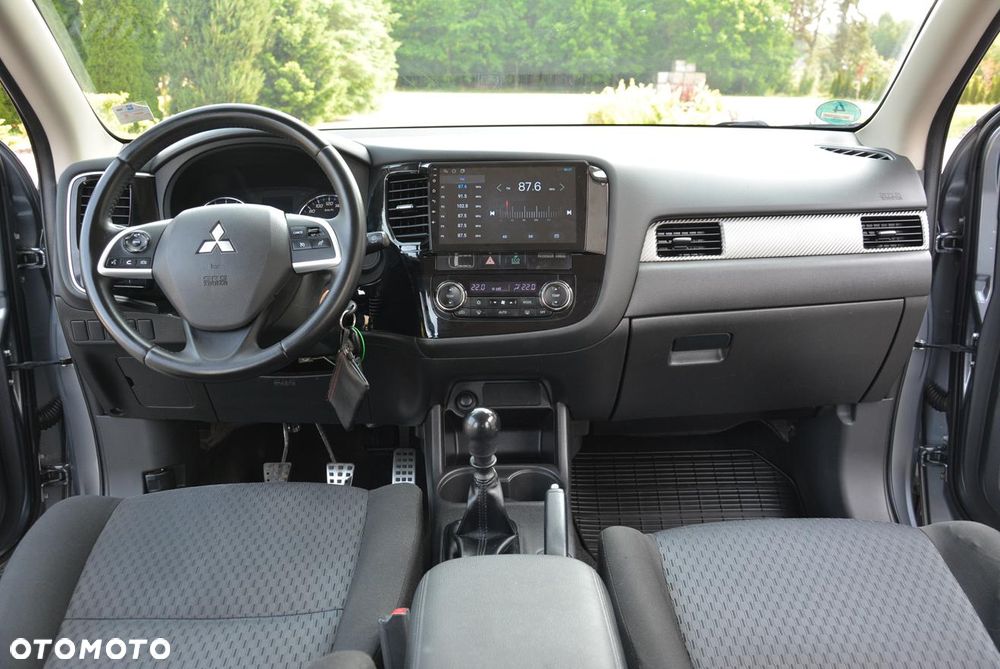 Mitsubishi Outlander 2.2 DID Intense + - 32