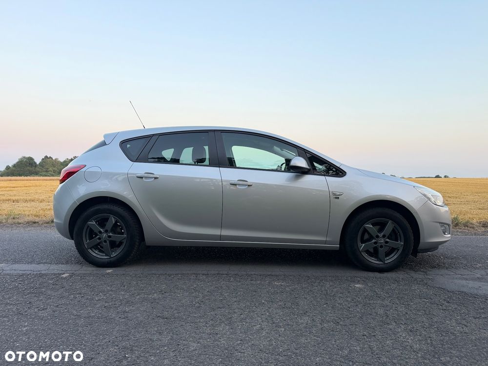 Opel Astra 1.4 Turbo 150 Jahre - 3