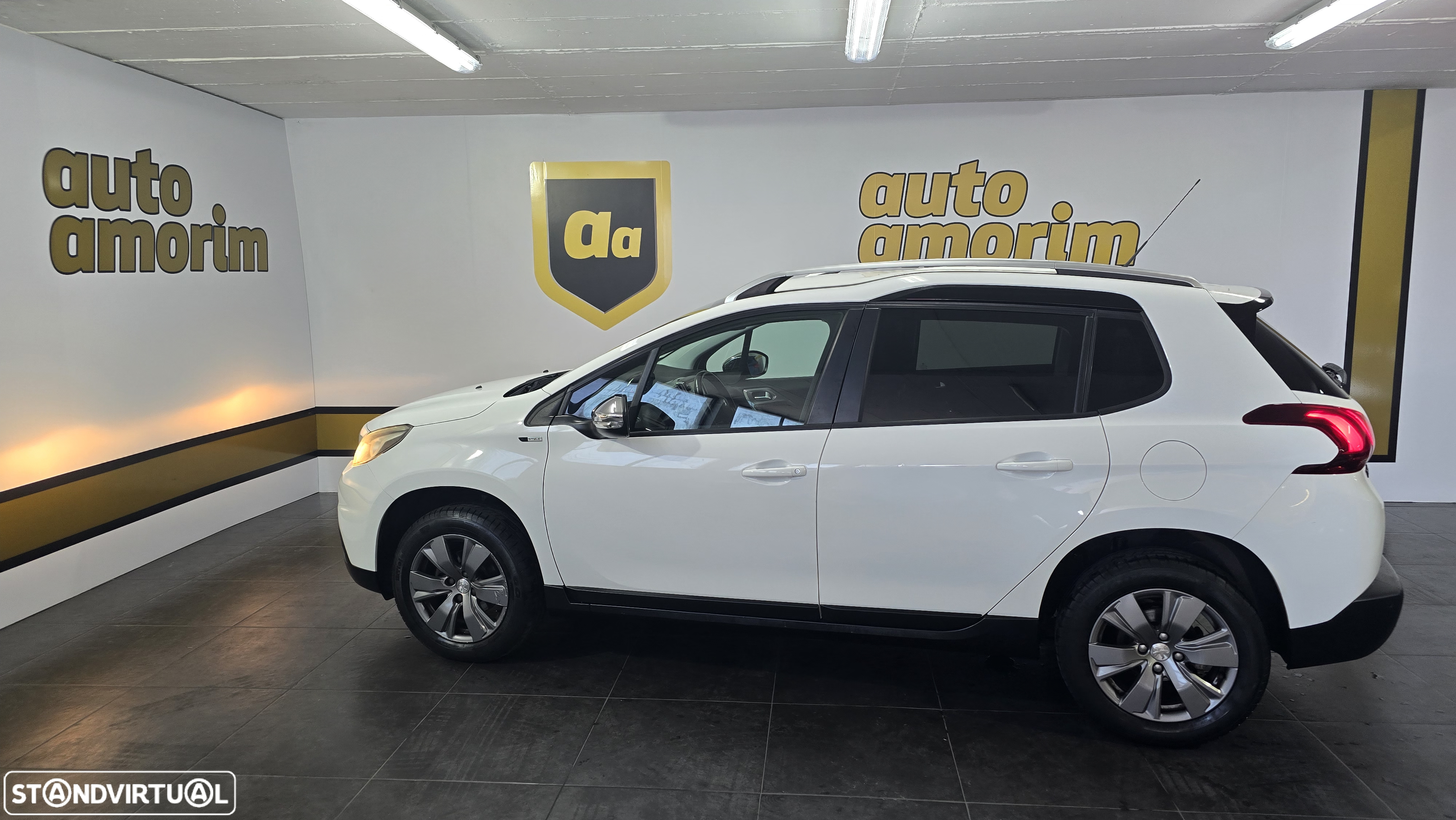 Peugeot 2008 1.2 PureTech Style - 13