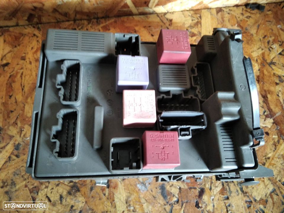 UCH - CAIXA DE FUSIVEIS RENAULT LAGUNA II / ESPACE IV - 8200371619B 8200004201E 8200283811 8200139819 8200148810 518002217 - 1