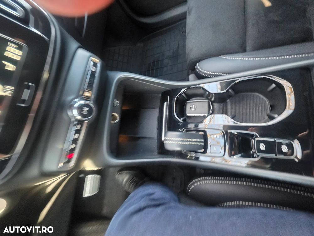 Volvo XC 40 B4 AT8 AWD Mild Hybrid Inscription - 19