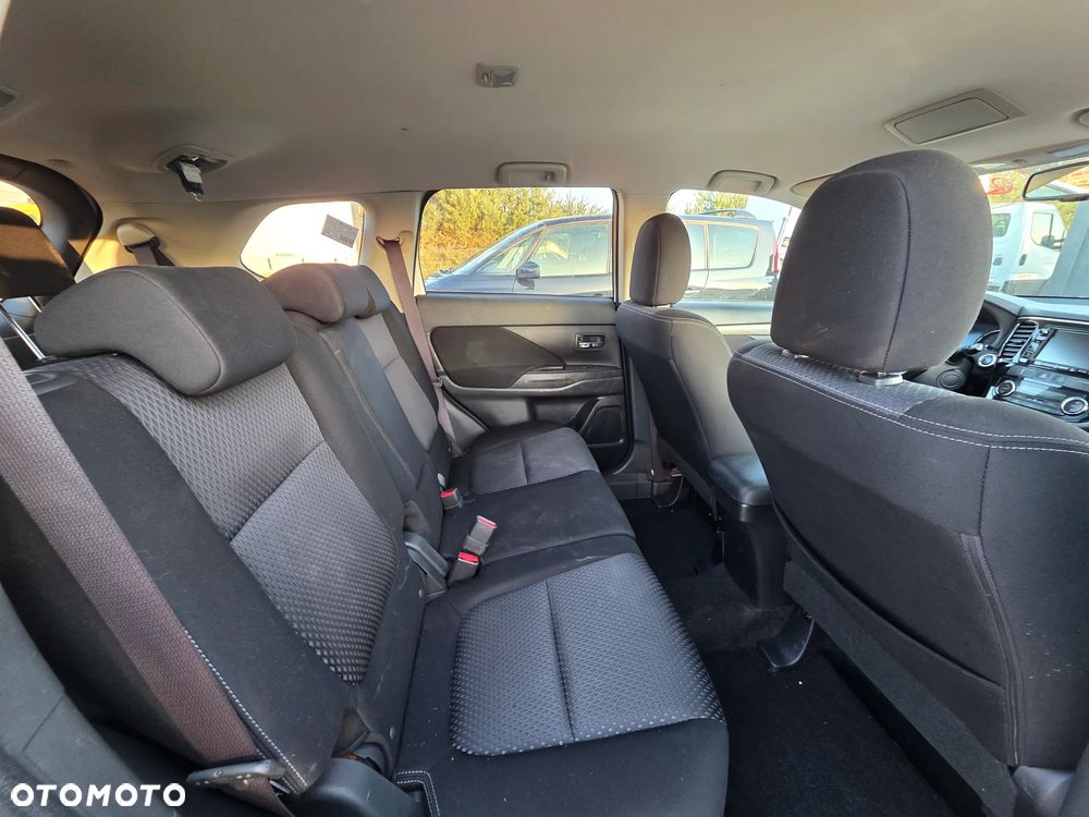 Mitsubishi Outlander - 18