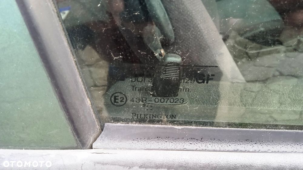 Szyba   czołowa drzwi klapy bagażnika Opel Astra II 2.0 diesel - 4