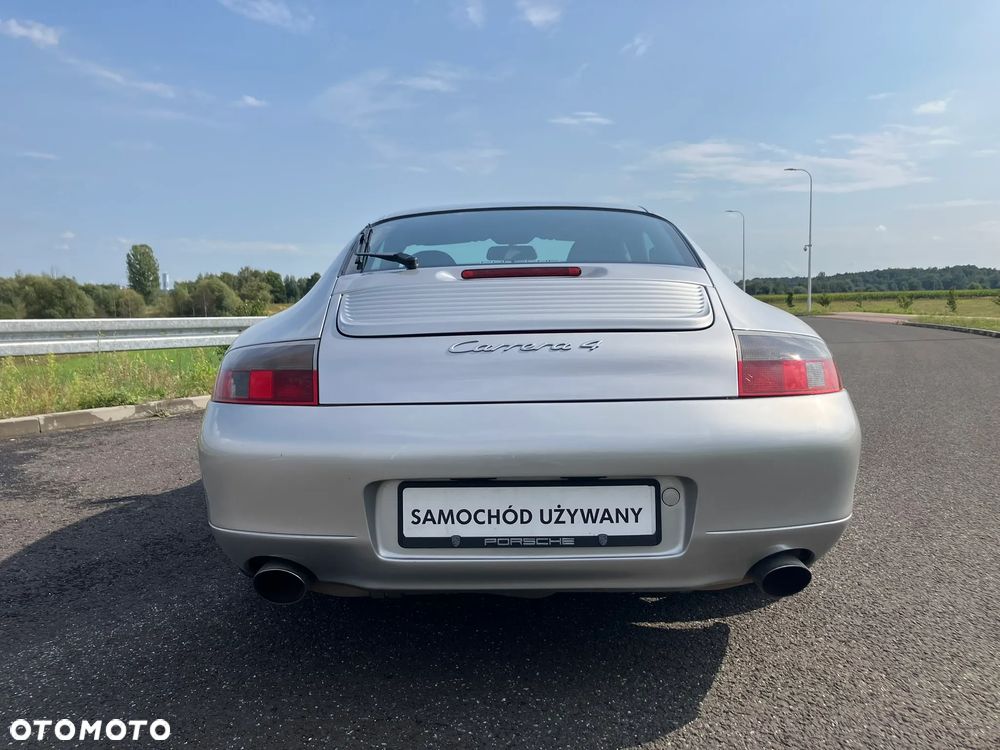 Porsche 911 Carrera - 6