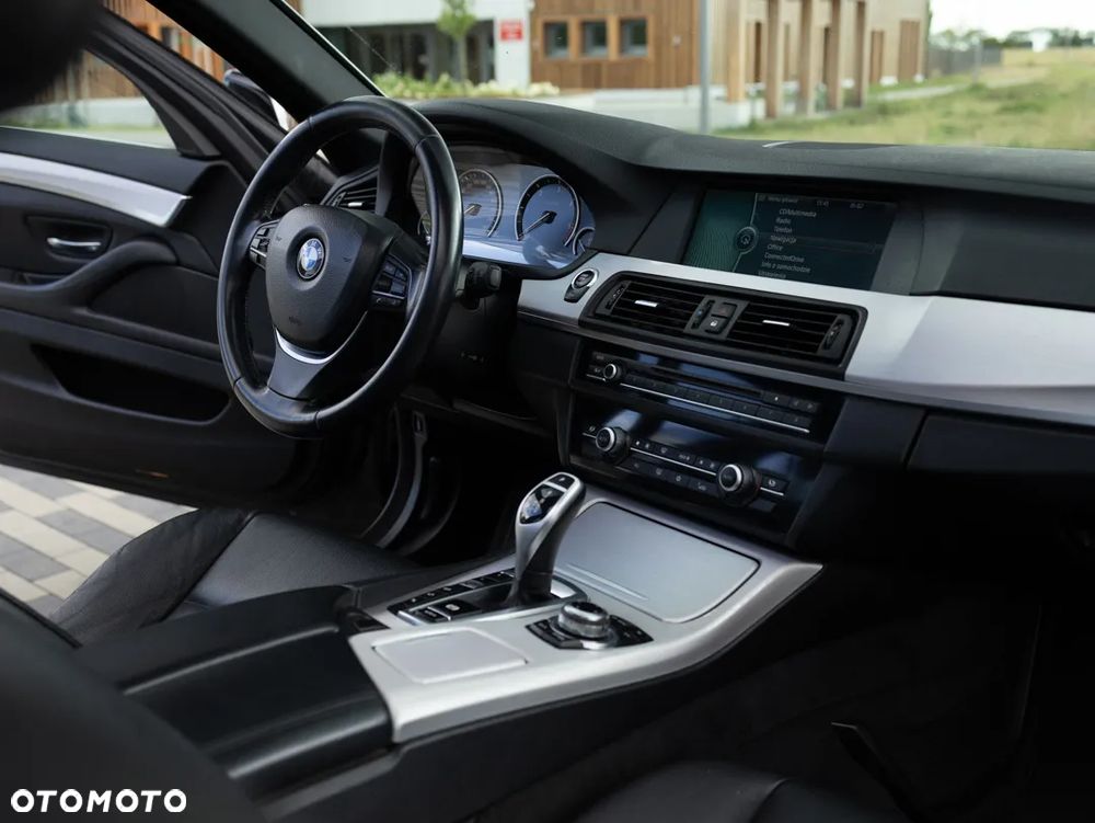 BMW Seria 5 530d xDrive - 34