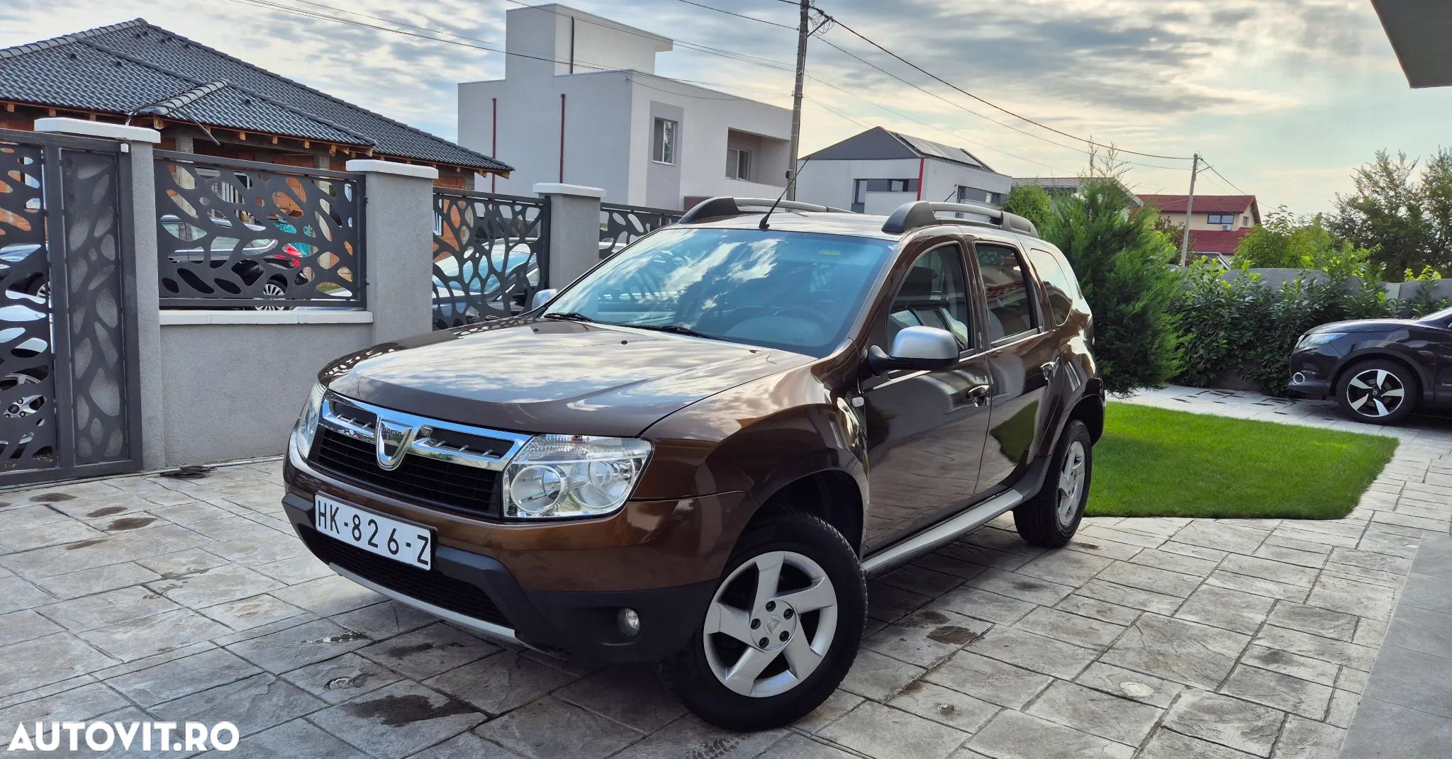 Dacia Duster 1.6 4x2 Laureate - 1
