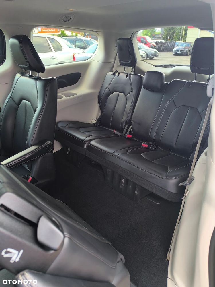 Chrysler Pacifica - 19