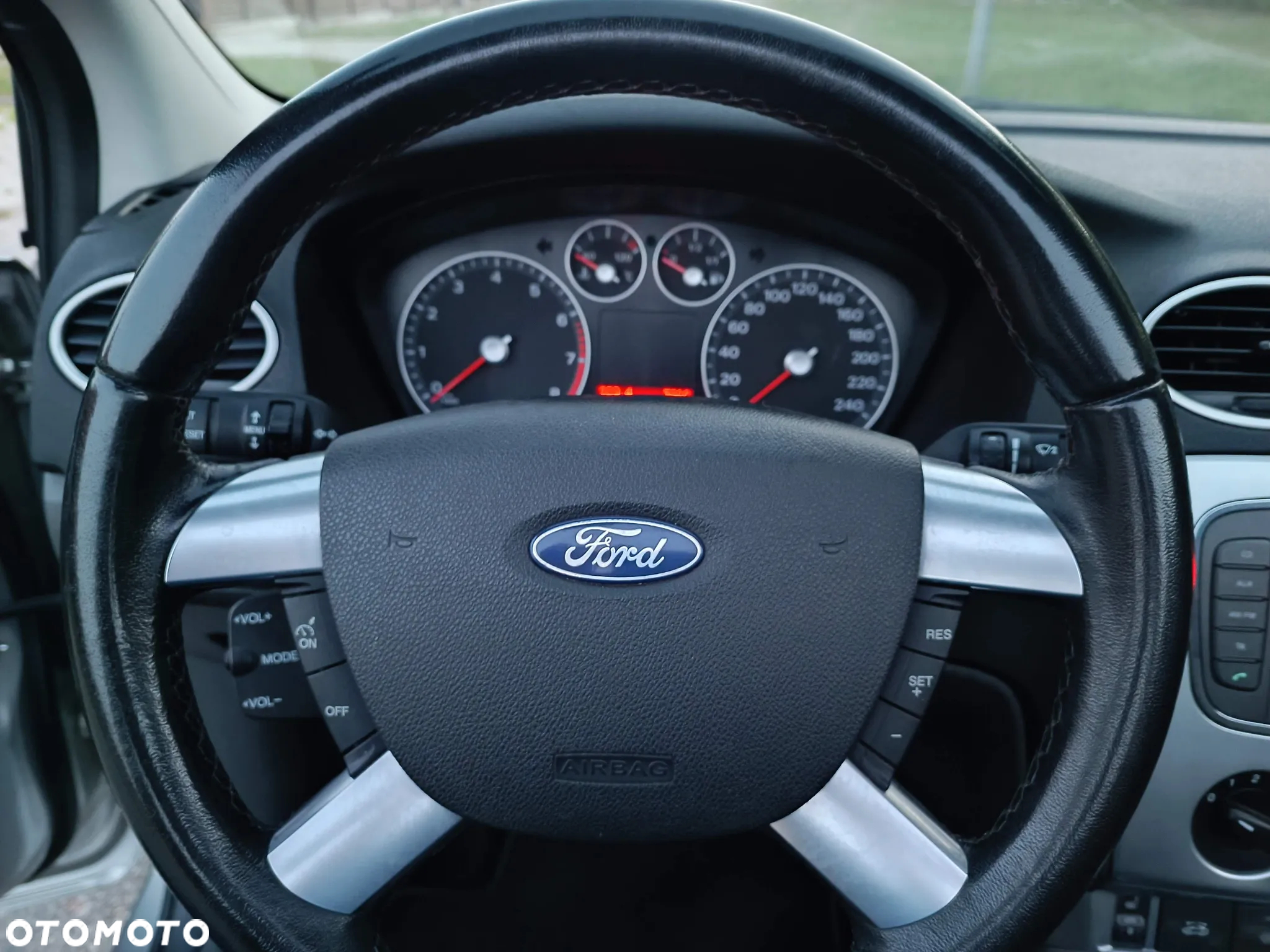 Ford Focus Coupe-Cabriolet 2.0 16V Titanium - 8