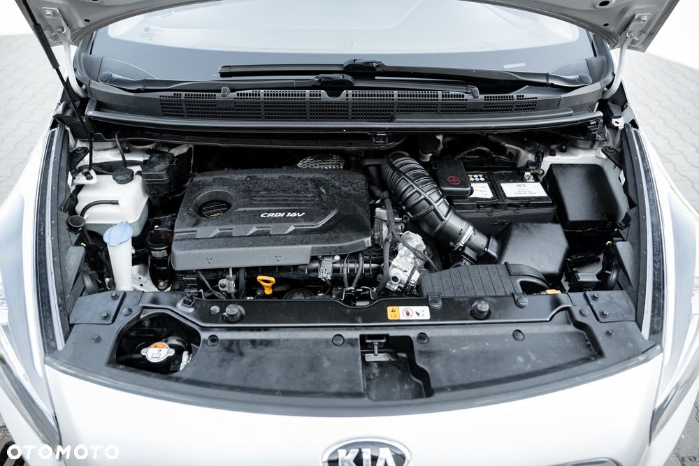Kia Carens 1.7 CRDi 141 ISG Vision - 38