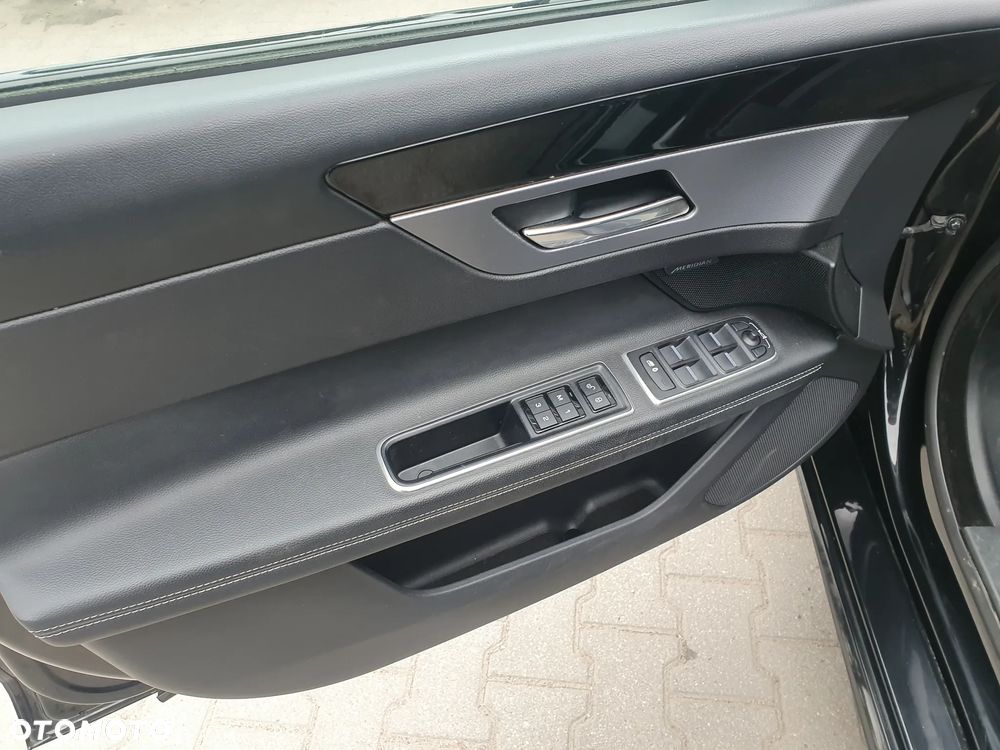 Jaguar XF 20d R-Sport - 24