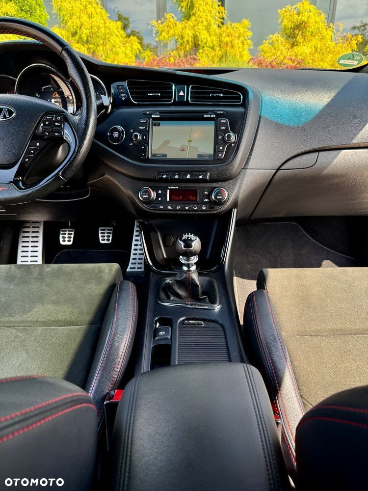 Kia Ceed 1.6 T-GDI GT - 26