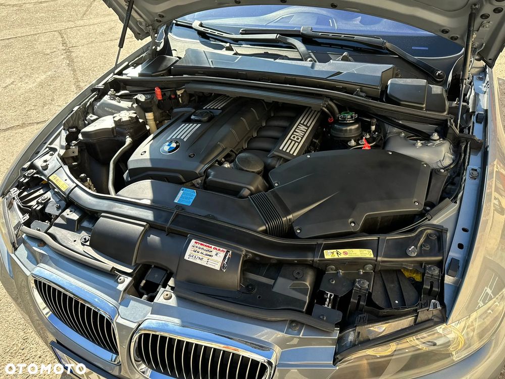 BMW Seria 3 330xi - 14