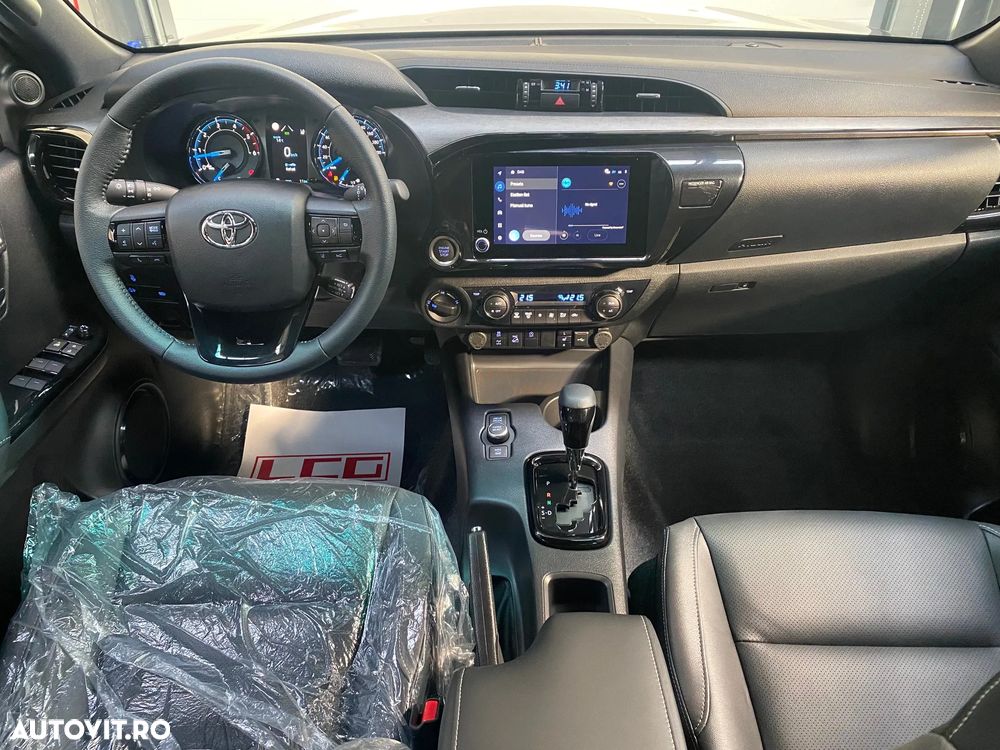 Toyota Hilux 2.8D 204CP 4x4 Double Cab AT MHEV Invincible - 13