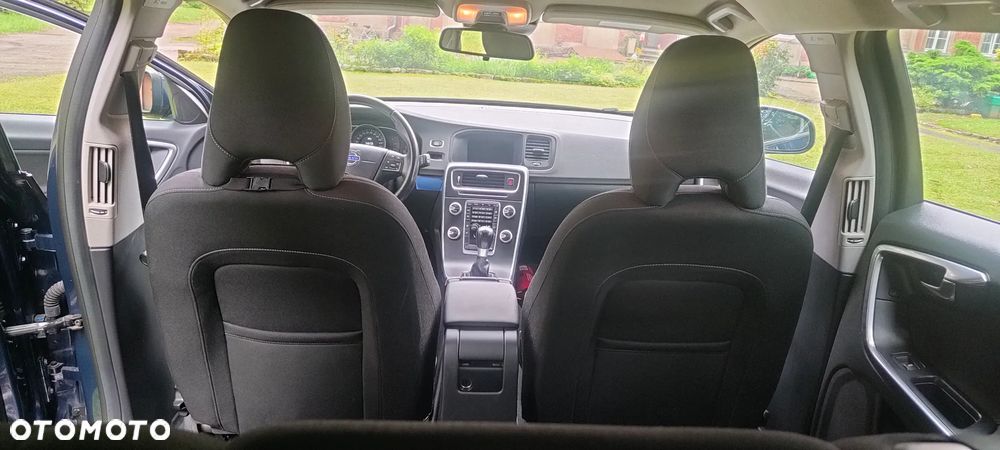 Volvo V60 D2 Momentum - 11