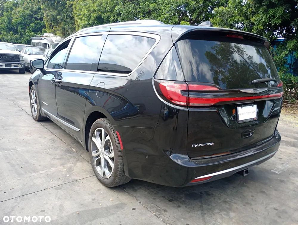 Chrysler Pacifica - 4