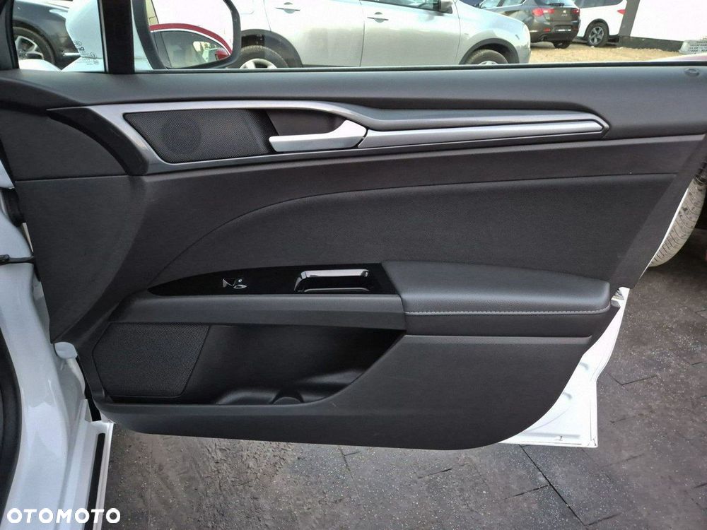 Ford Mondeo - 25