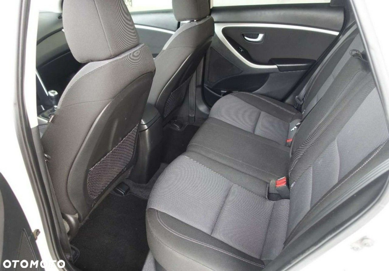 Hyundai i30 1.6 D GO - 16