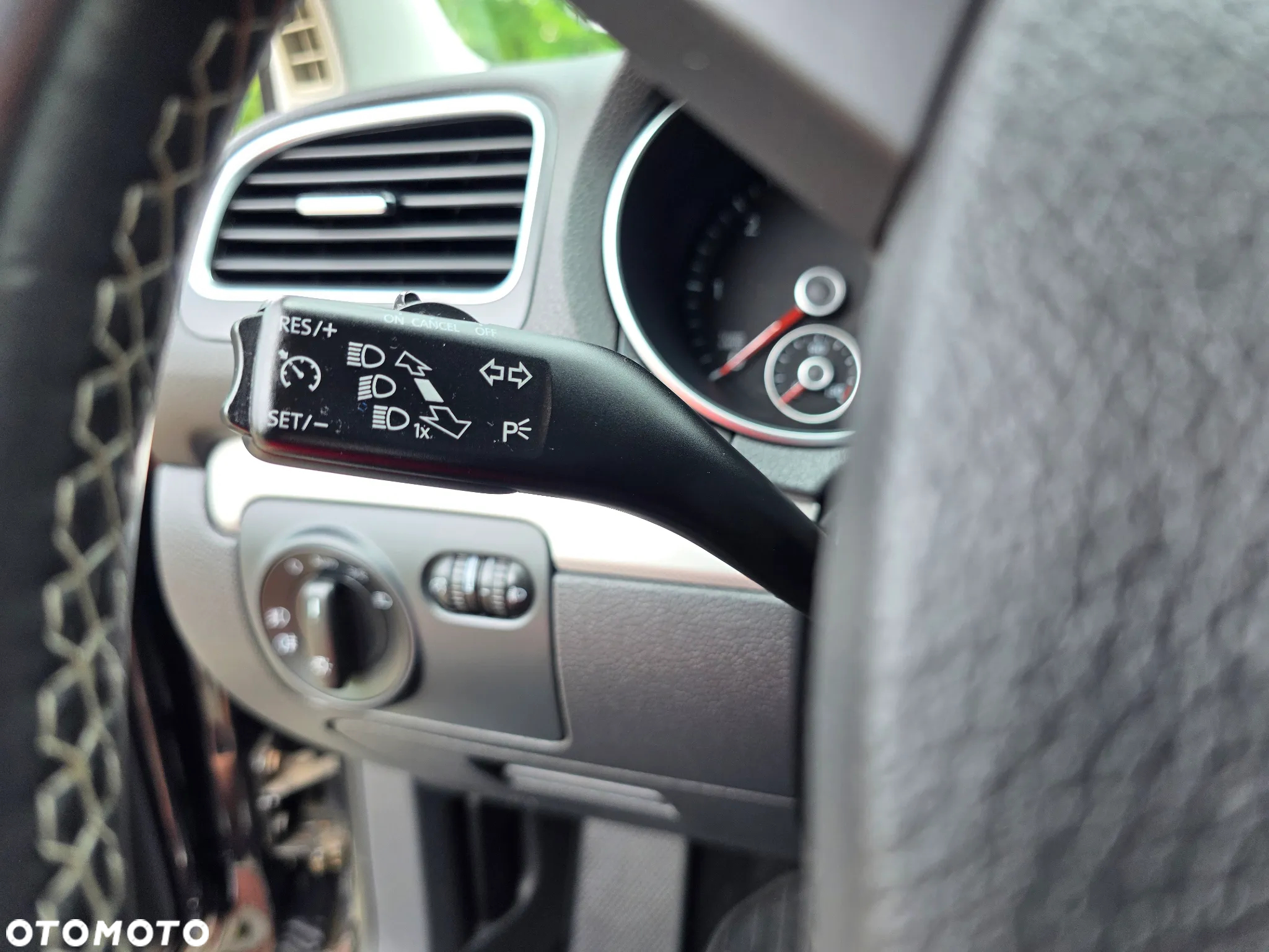 Volkswagen Golf 2.0 TDI DPF MATCH - 24
