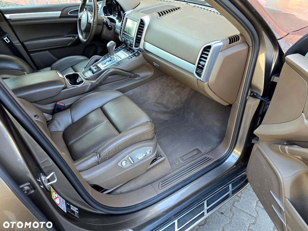 Porsche Cayenne - 12