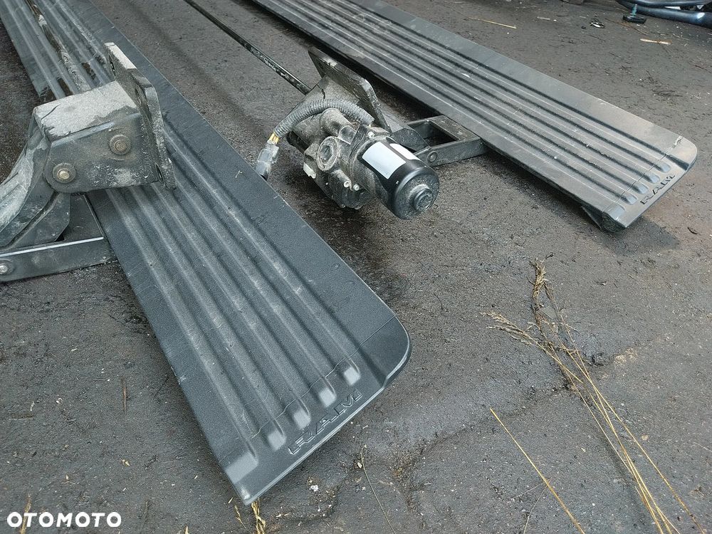Dodge RAM 19- Stopnie Progi Elektryczne - 4