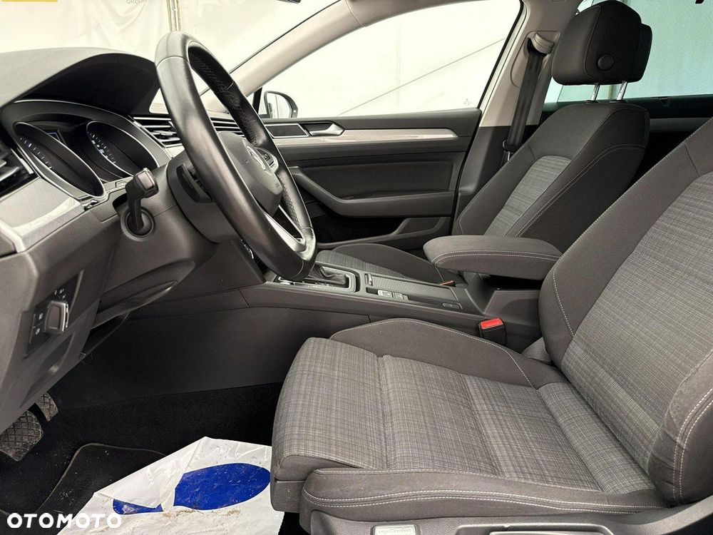 Volkswagen Passat - 13
