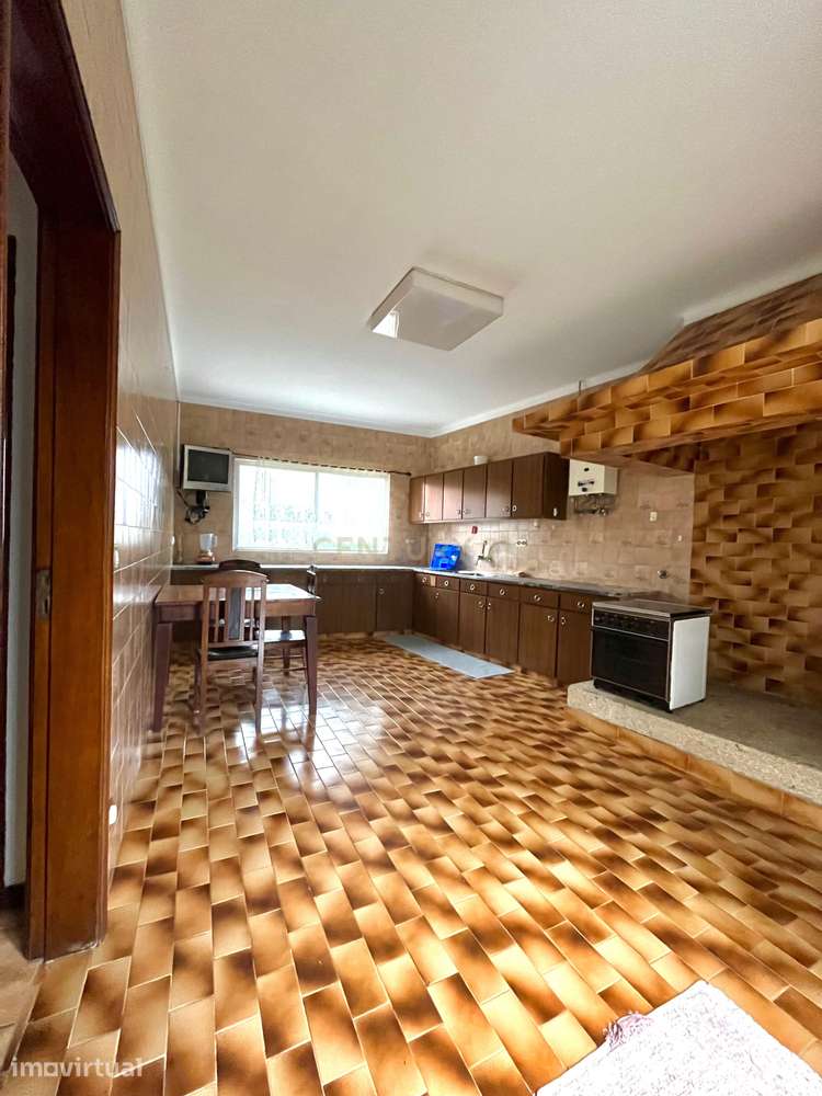 Moradia T5 com Terrenos para Construção no Largo da Feira – Lanheses, - Grande imagem: 2/23