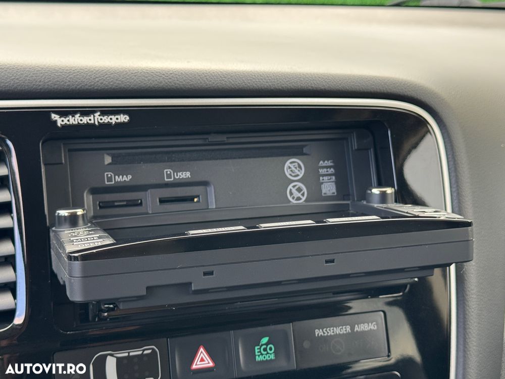 Mitsubishi Outlander 2.0 4WD Plug-In Hybrid Plus - 34