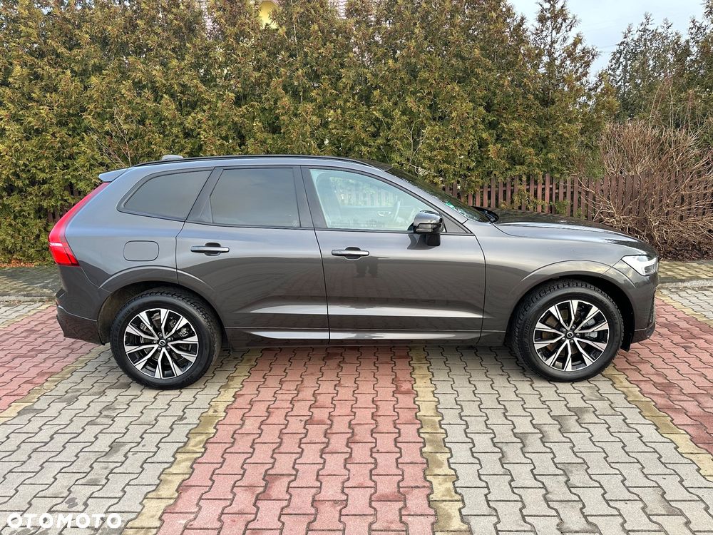 Volvo XC 60 B4 D Plus Dark - 4