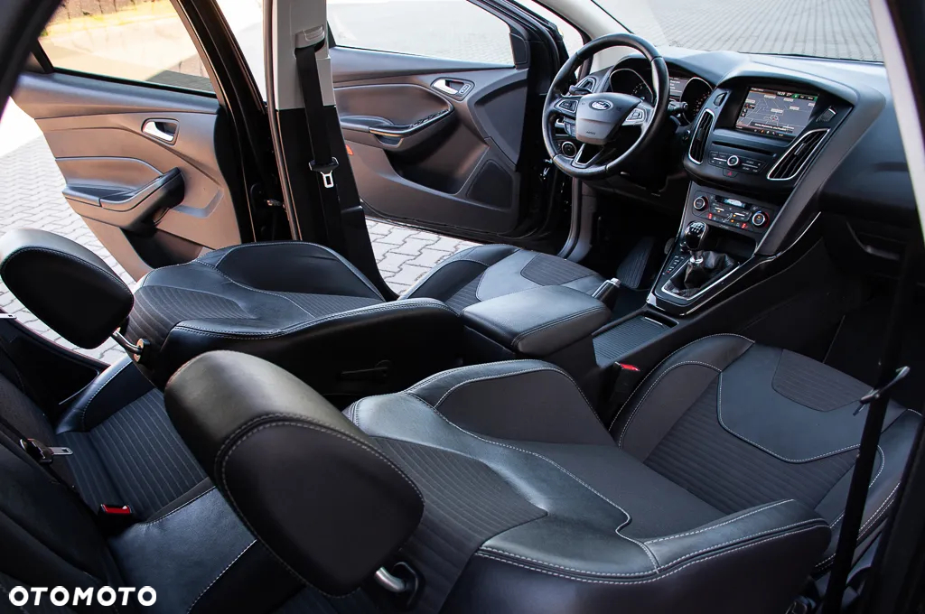 Ford Focus 1.0 EcoBoost Connected - 11