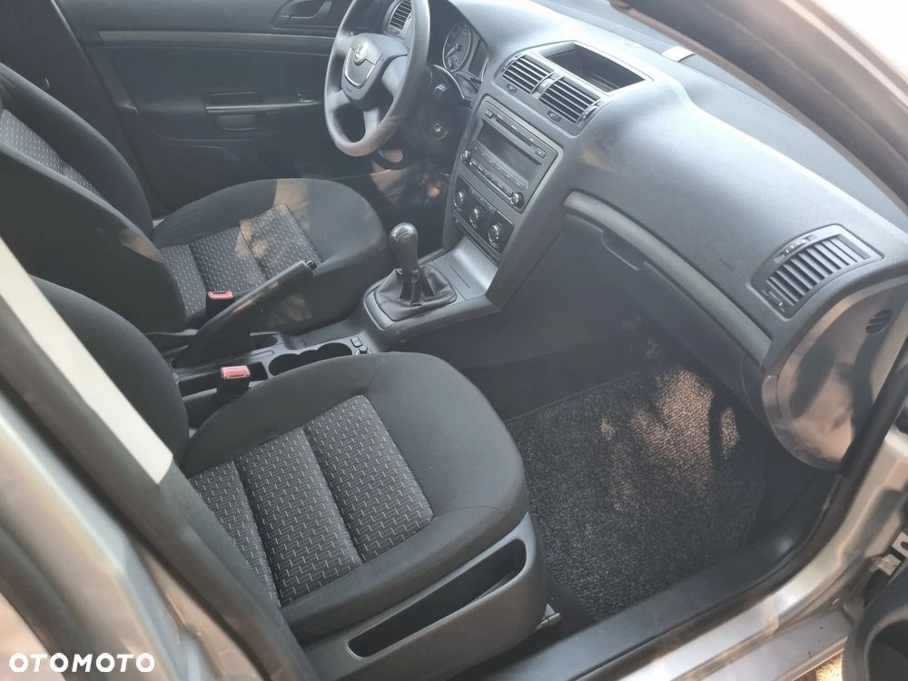 Skoda Octavia 1.6 Combi Classic - 9