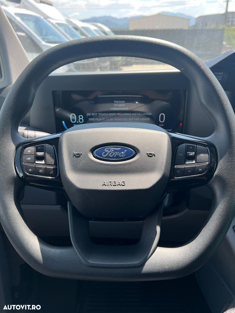 Ford CUSTOM - 11