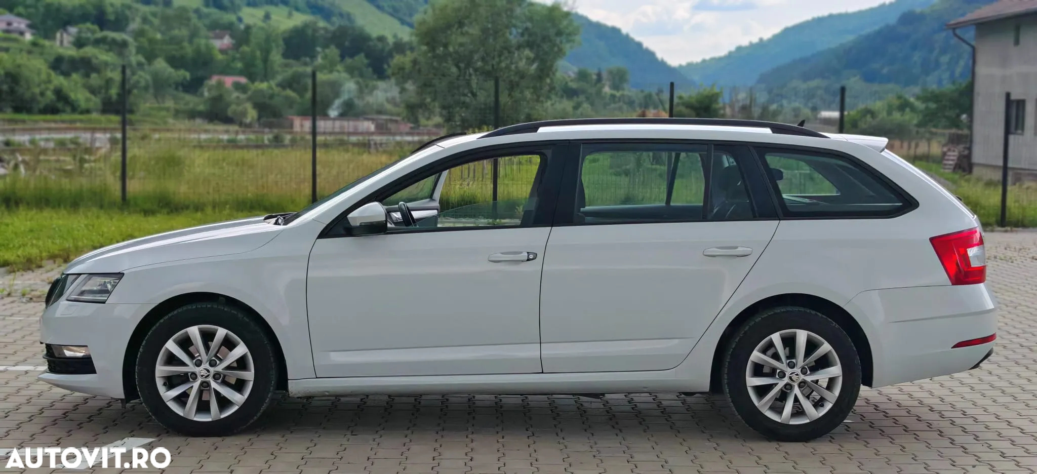 Skoda Octavia 1.6 TDI DSG Ambition - 4