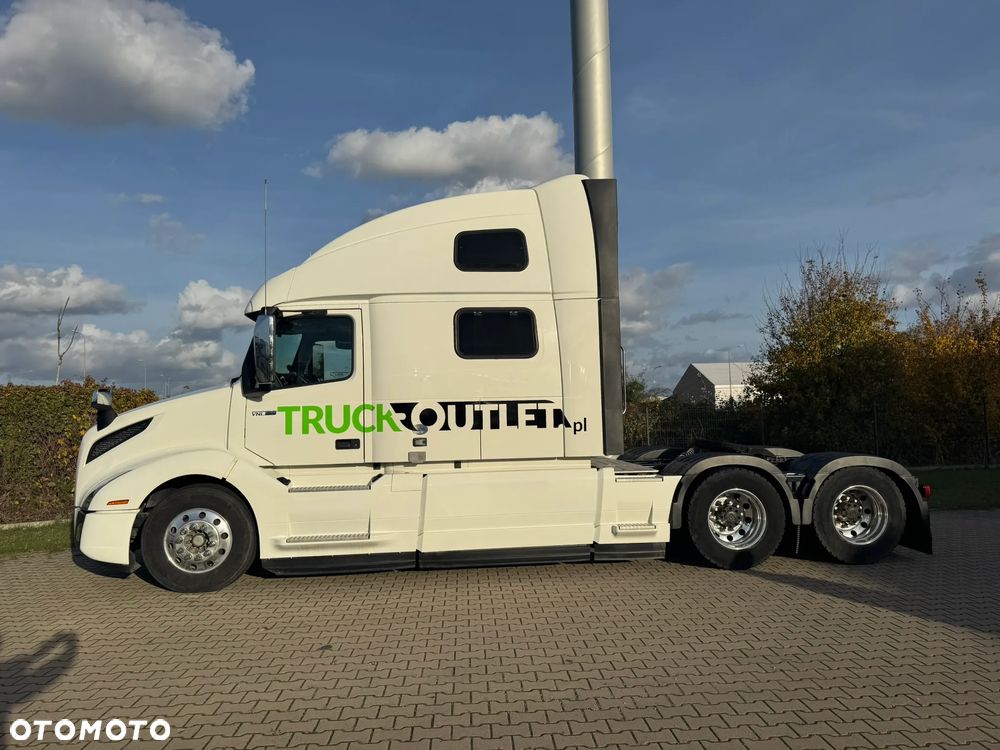 Volvo VNL860 - 10