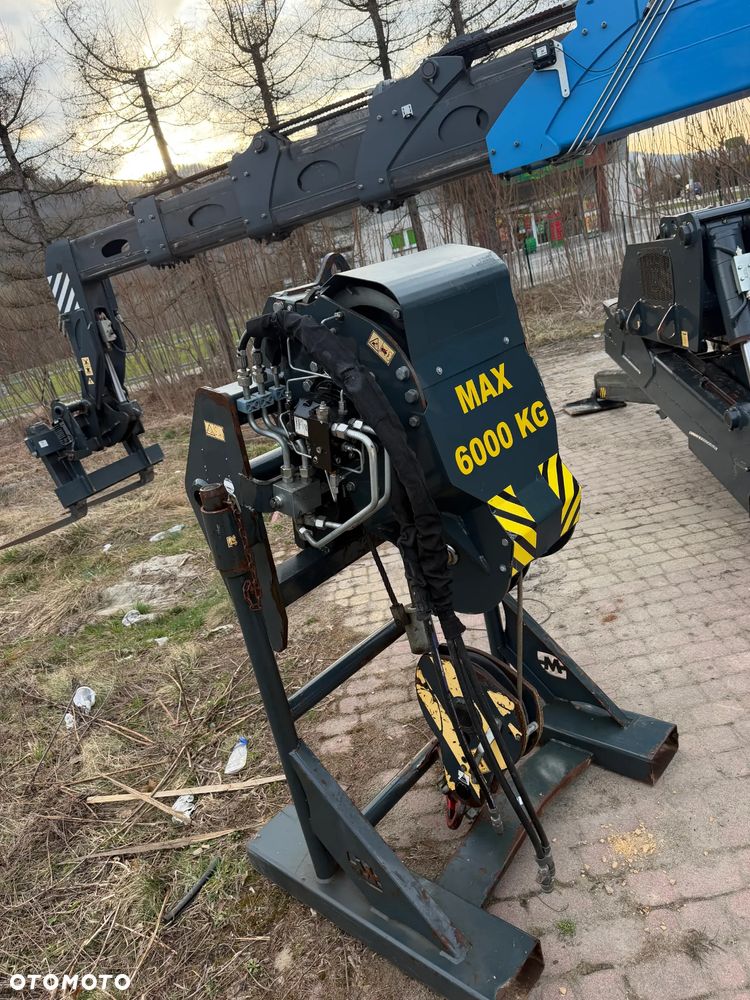 Magni RTH 6.30 SH-M/C . Ładowarka Teleskopowa Dźwig Zwyżka 30 metrów wysuw . Udźwig 6 ton. 4391 mtg Kosz (Pilot 2 funkcje) Wciągarka hydr. Widły. Jak Nowa z Norwegii! 2018rok. KLIMA Webasto post. Aktualna DEKRA 2026r. skręt 4 koła KRAB. Auto-poziomowanie! Zero luzów wycieków jak Nowa z salonu. Pełny Obrót. Małe Gabaryty maszyny. Mała waga 21 ton a potężny zasięg i udzwig! - 6