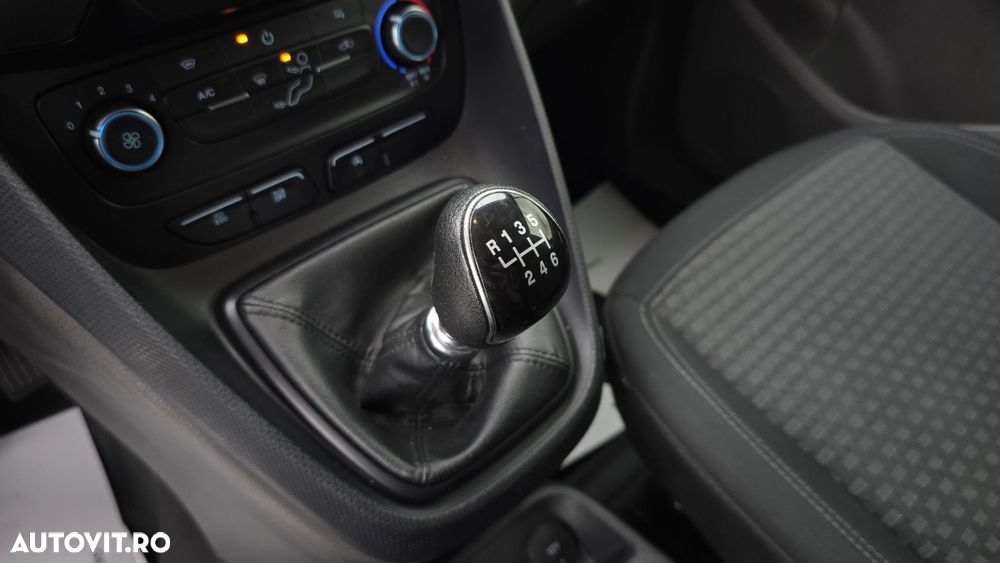 Ford Transit Connect - 17