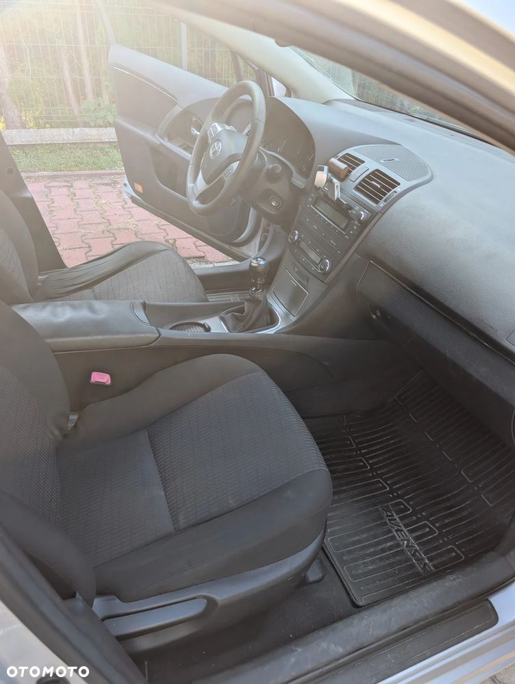 Toyota Avensis 1.8 Sol - 10