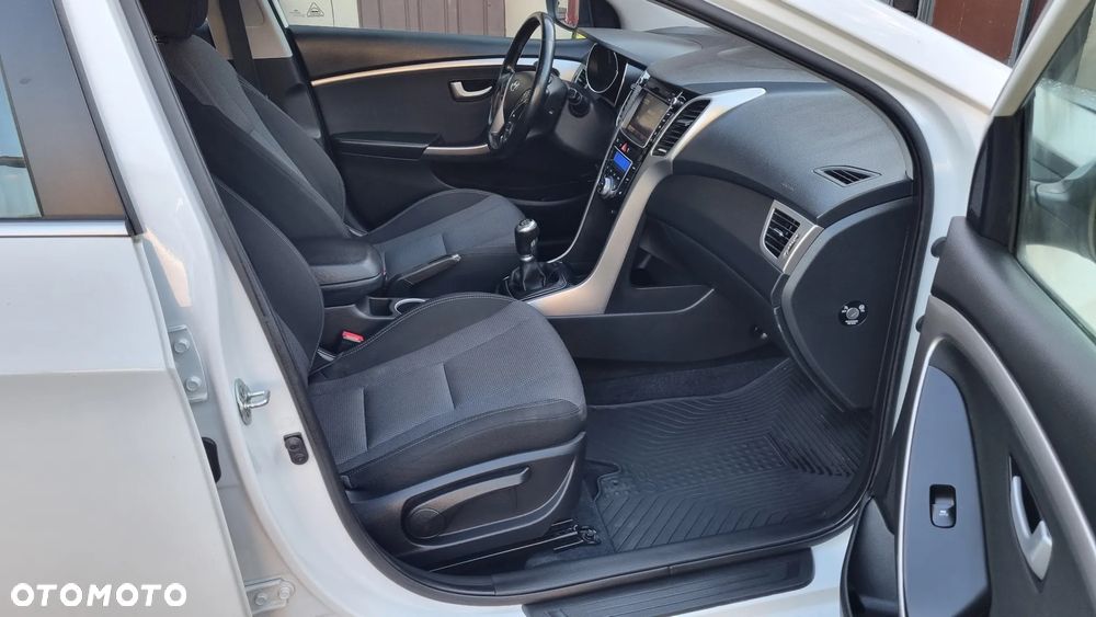 Hyundai i30 Fastback 1.6 CRDI Premium - 15