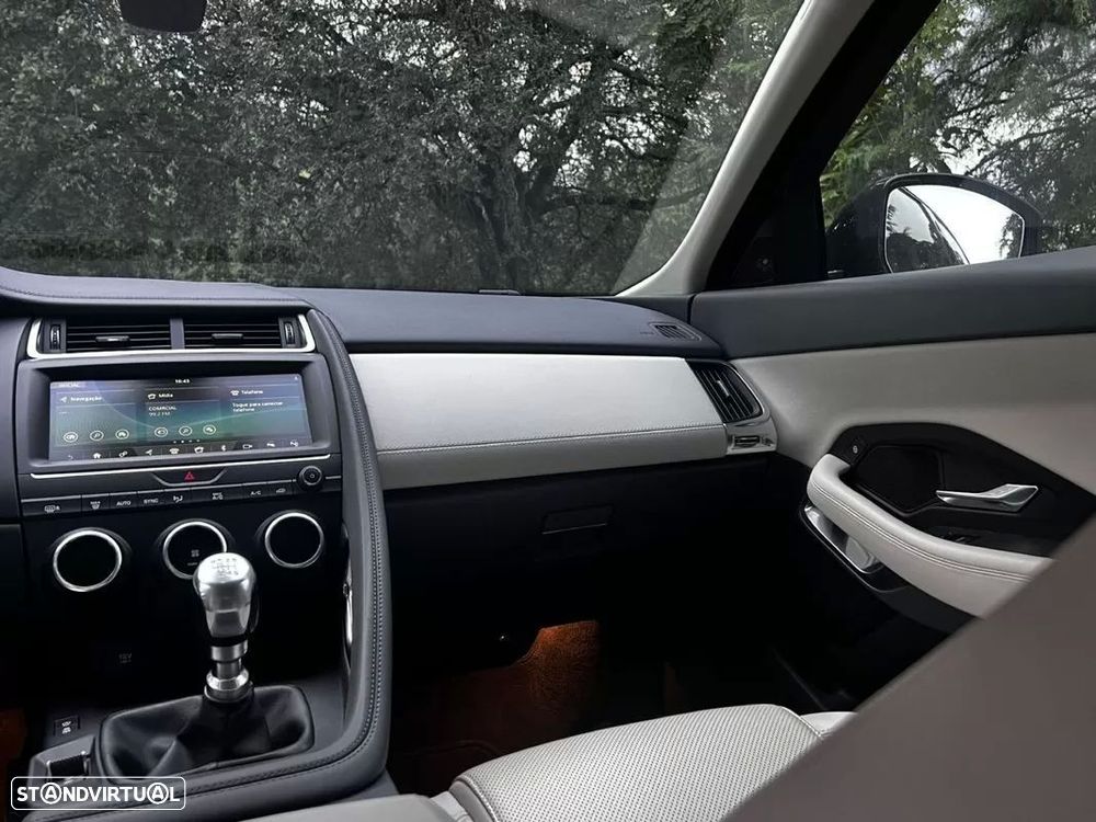Jaguar E-Pace 2.0 i4D R-Dynamic S - 33