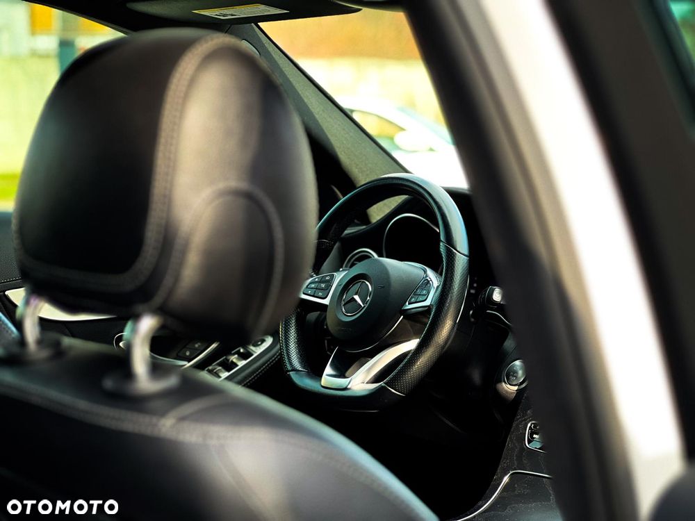 Mercedes-Benz Klasa C AMG 43 4Matic 9G-TRONIC - 26
