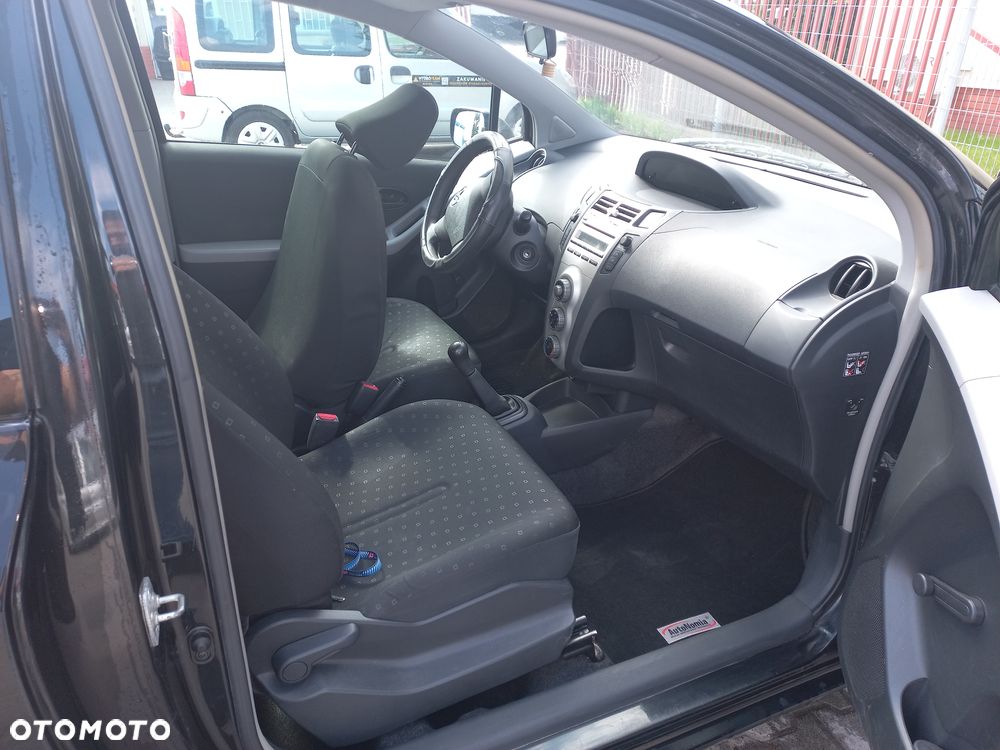 Toyota Yaris 1.0 Luna A/C - 31