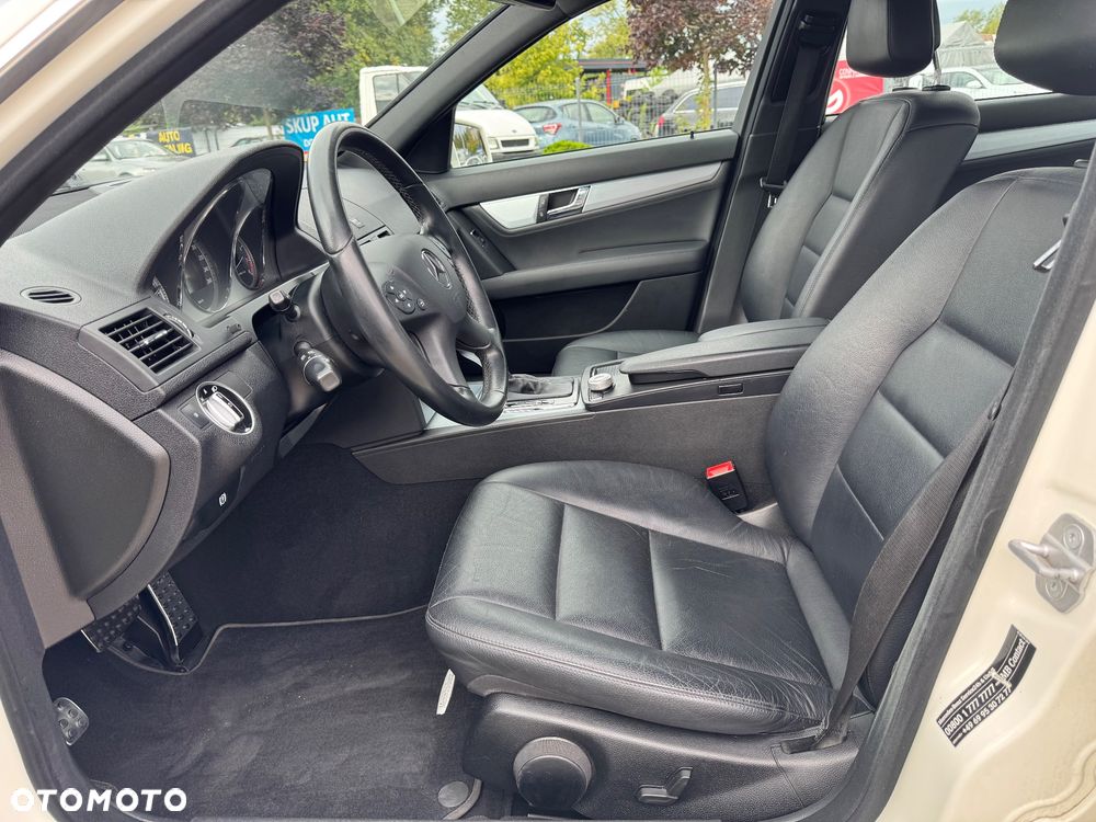 Mercedes-Benz Klasa C 300 T 7G-TRONIC Avantgarde - 23