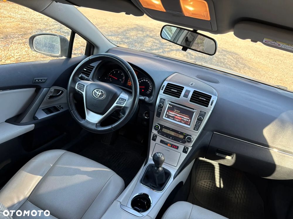 Toyota Avensis 2.2 D-4D Prestige - 25