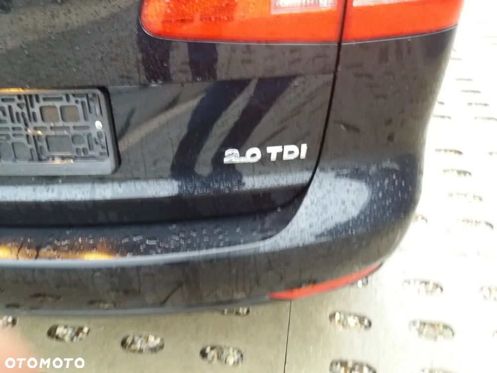 Volkswagen Touran 2.0 TDI DPF BlueMotion Technology Highline - 16