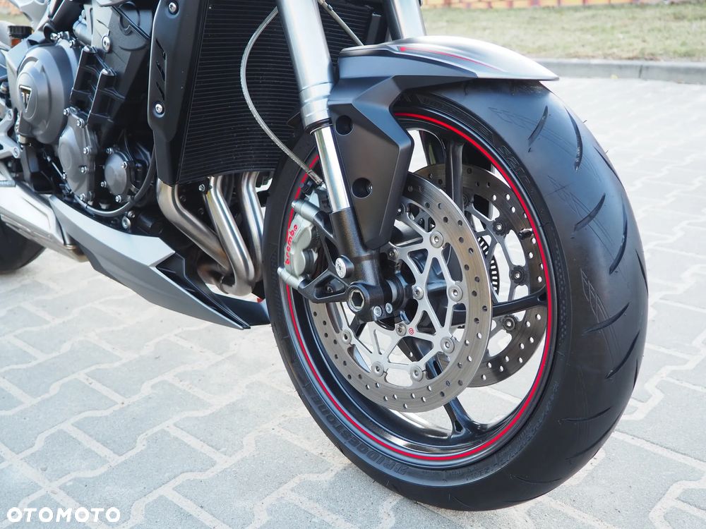 Triumph Street Triple - 32