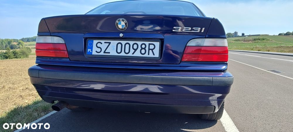 BMW Seria 3 323i - 22