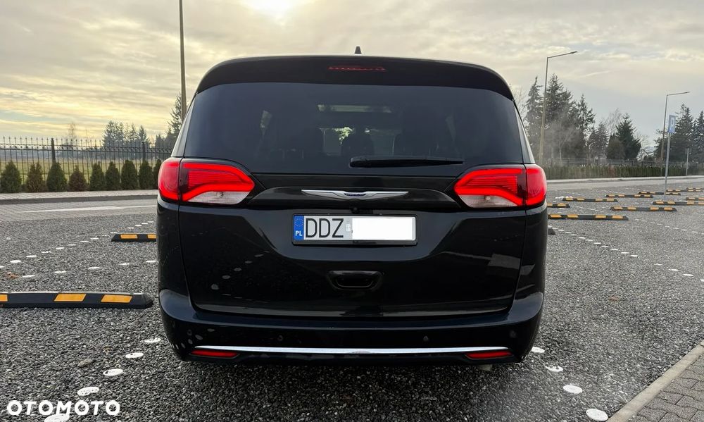 Chrysler Pacifica - 5