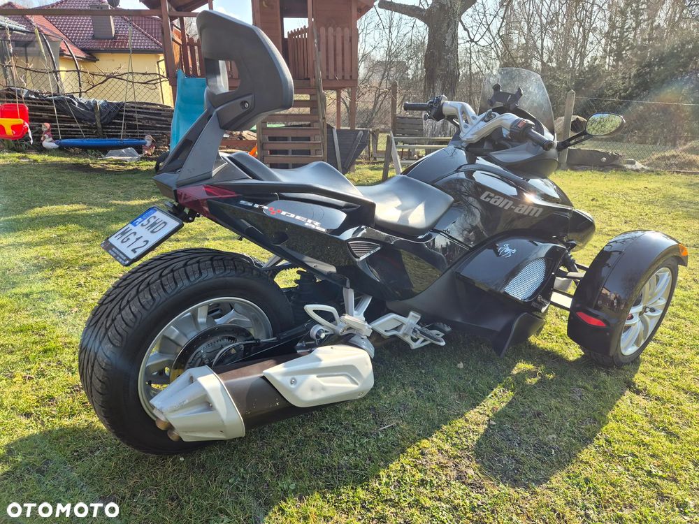 Can-Am Spyder - 10