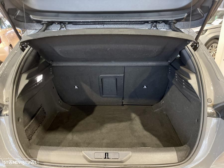 Peugeot 308 1.5 BlueHDi Allure Pack EAT8 — fotografia 30