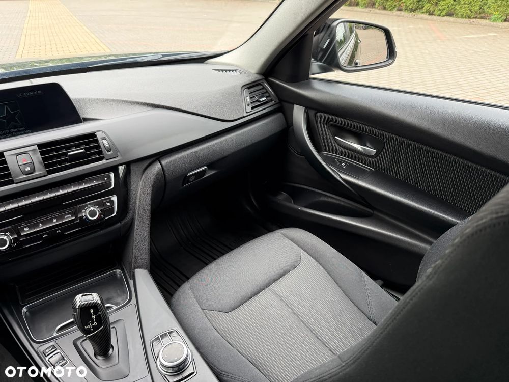 BMW Seria 3 318d Edition M Sport Shadow - 14